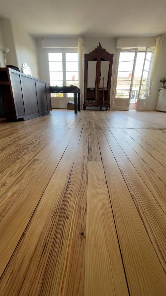 redonnez vie à votre intérieur avec un service de rénovation de parquet professionnel : ponçage, vitrification et réparation pour un sol comme neuf. devis rapide et conseils personnalisés.