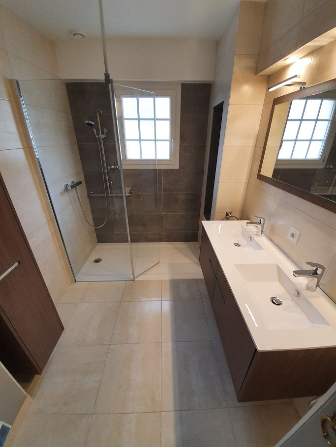confiez la rénovation de votre salle de bain à des experts à 77440. profitez d’un accompagnement personnalisé, de conseils sur mesure et de travaux de qualité pour un espace moderne et fonctionnel.