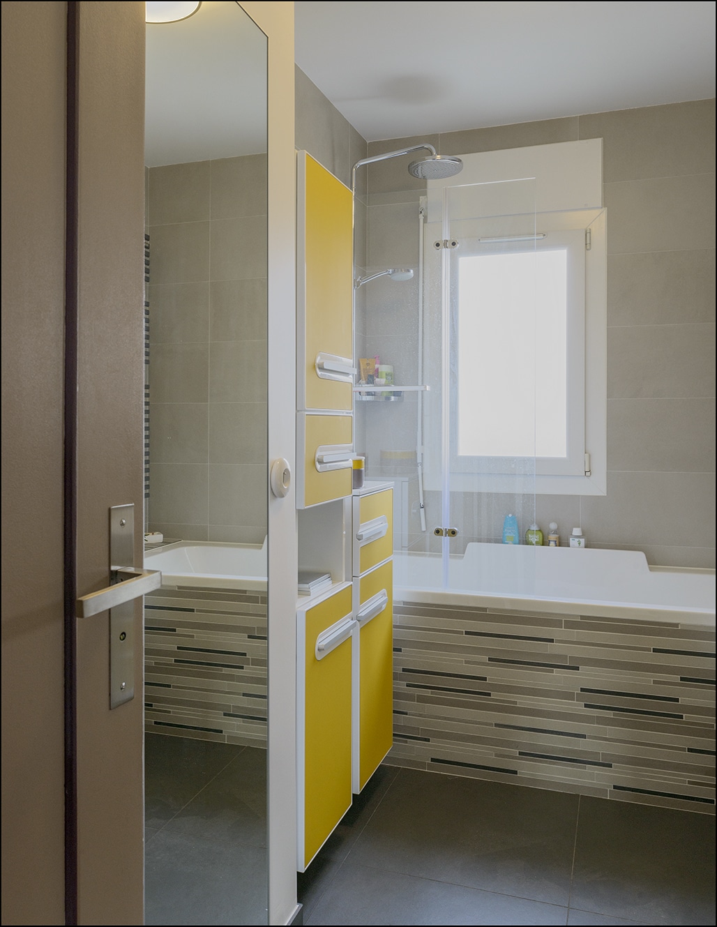 besoin de rénover votre salle de bain à 78770 ? découvrez nos services de rénovation sur-mesure pour une salle de bain moderne, fonctionnelle et adaptée à vos envies. devis gratuit et conseils personnalisés.