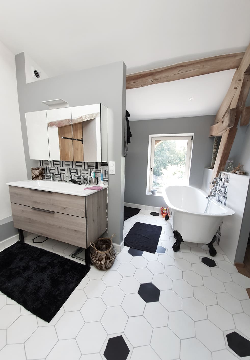 confiez la rénovation de votre salle de bain à châtillon-la-borde à des professionnels qualifiés. modernisation, aménagement sur mesure et conseils personnalisés pour créer la salle de bain de vos rêves.