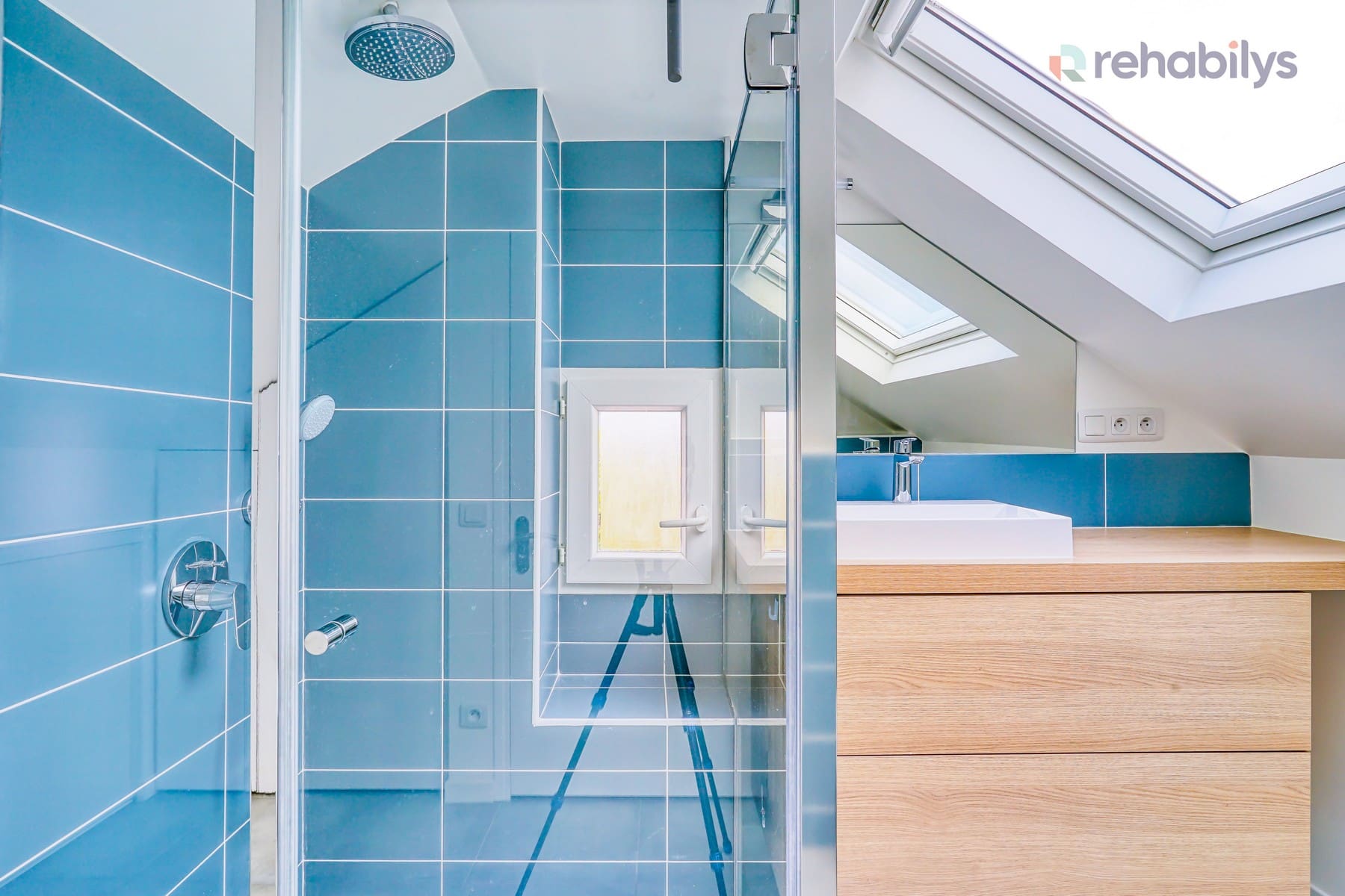 confiez la rénovation de votre salle de bain à chelles à des experts ! design moderne, matériaux de qualité et travaux sur mesure pour transformer votre espace en toute sérénité. demandez votre devis gratuit dès maintenant.