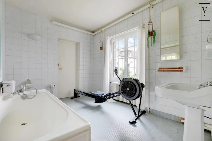 confiez la rénovation de votre salle de bain à chevry-en-sereine à des professionnels expérimentés. solutions sur-mesure, devis gratuit et finitions de qualité pour une salle de bain moderne et fonctionnelle.