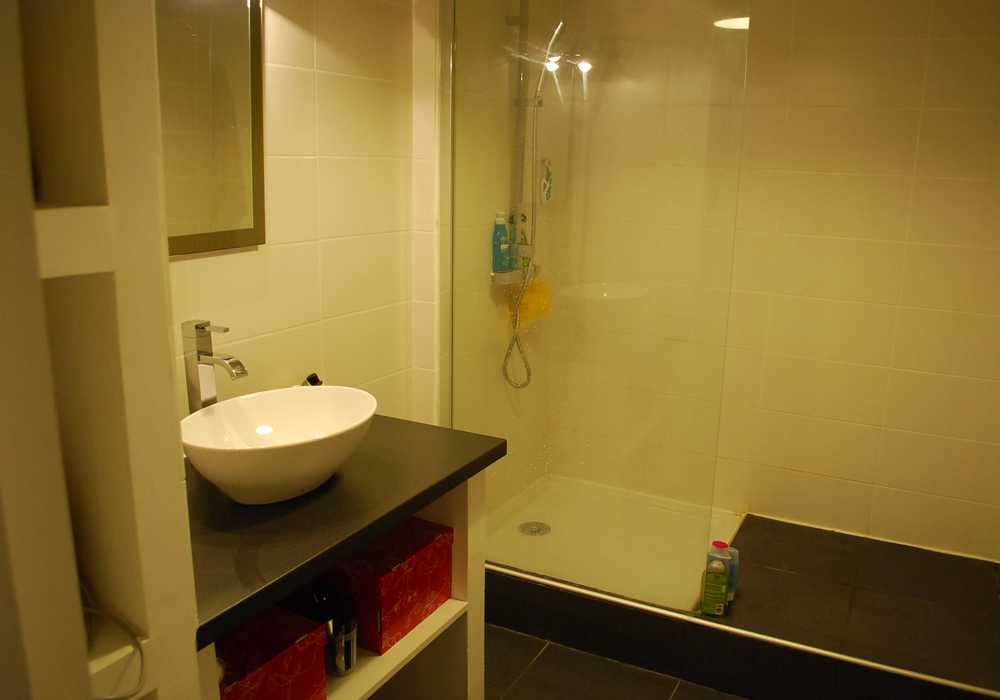 transformez votre salle de bain à gambaiseuil avec notre service de rénovation sur mesure. profitez d’un accompagnement professionnel pour moderniser, optimiser l’espace et valoriser votre intérieur.