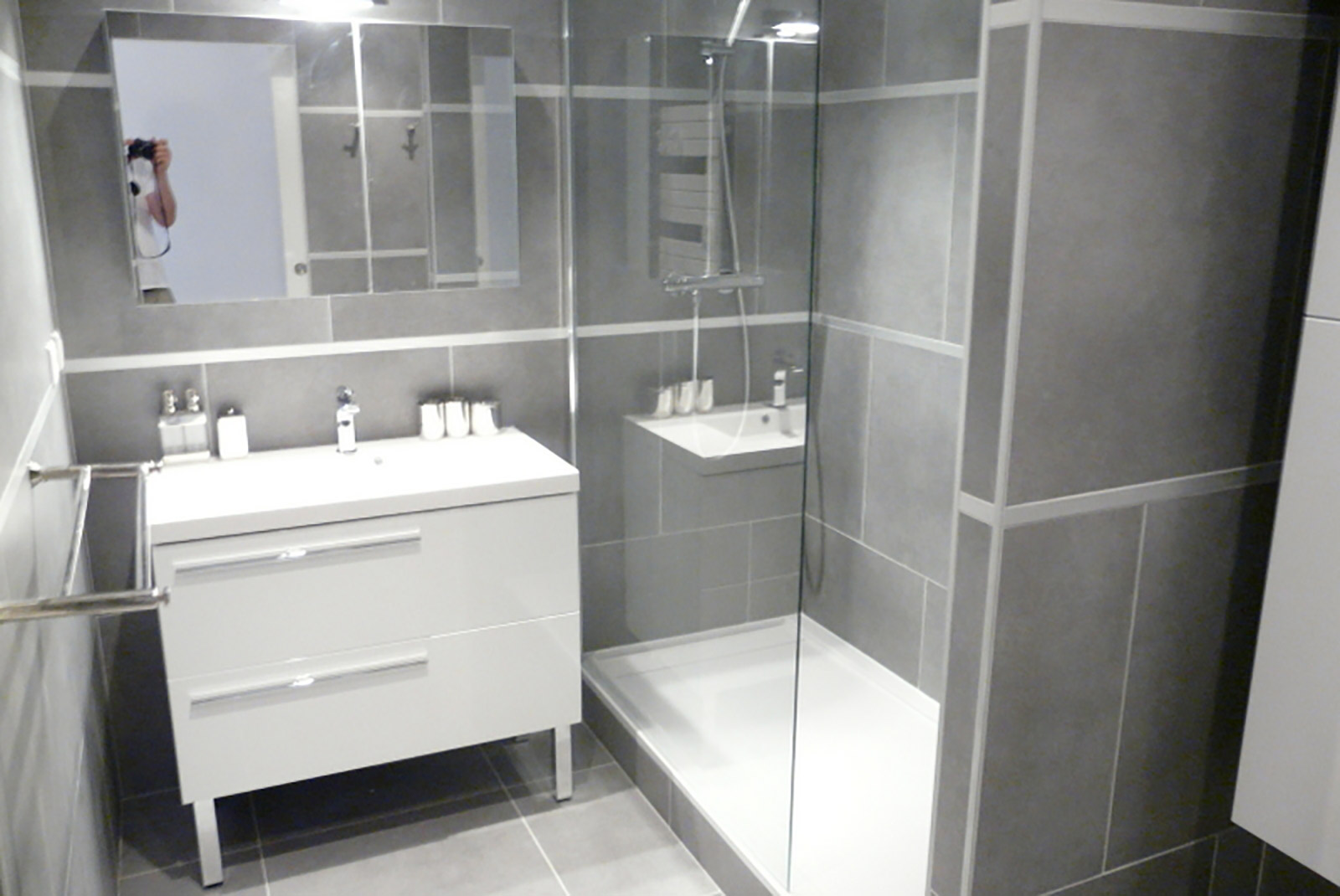 confiez la rénovation de votre salle de bain à haravilliers à des professionnels qualifiés. modernisation, aménagement et travaux sur mesure pour une salle de bain confortable et élégante.