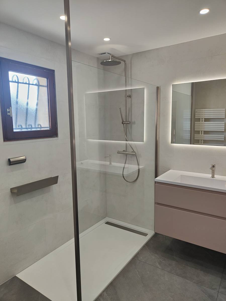 envie de rénover votre salle de bain à livilliers ? découvrez nos solutions sur-mesure de rénovation, alliant modernité, confort et qualité, pour transformer votre espace selon vos envies.