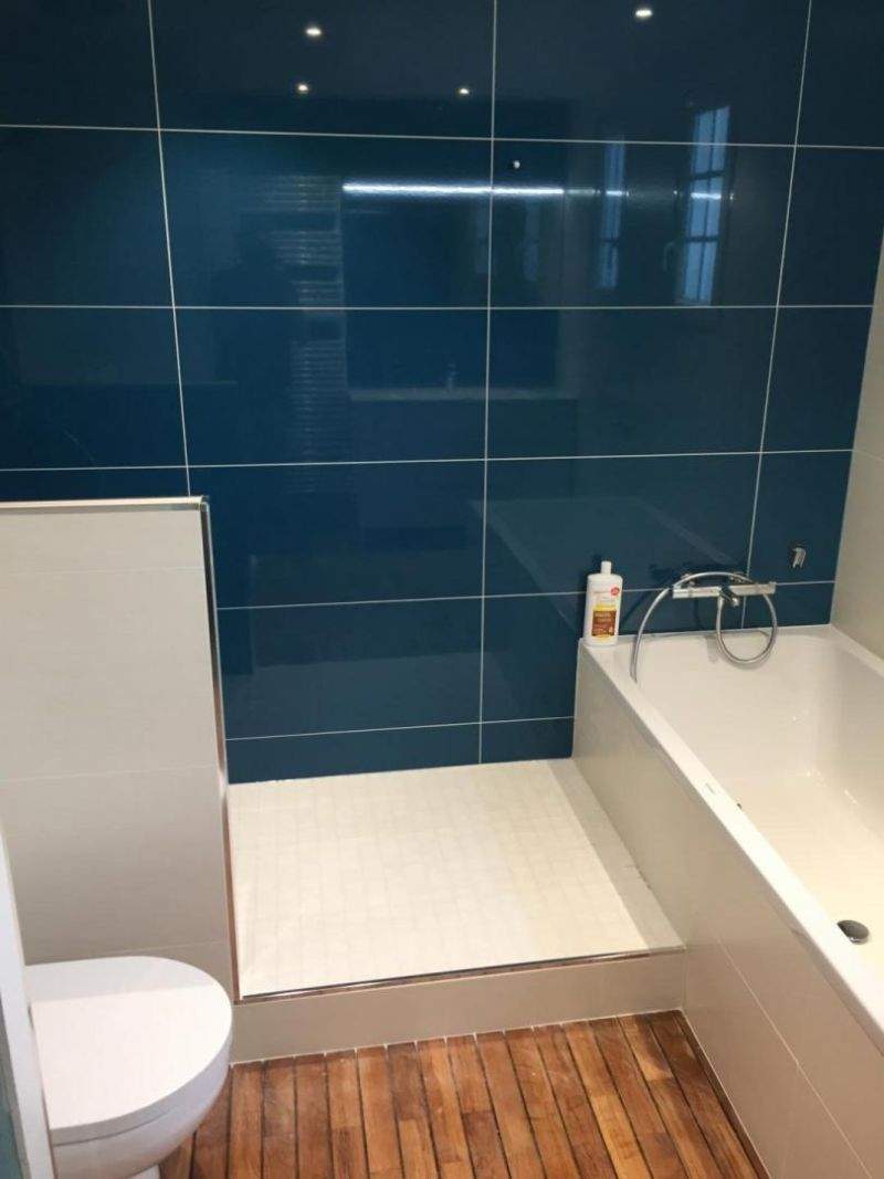 confiez la rénovation de votre salle de bain moderne à hermeray à des experts. création sur-mesure, matériaux de qualité et conseils personnalisés pour un espace élégant et fonctionnel.