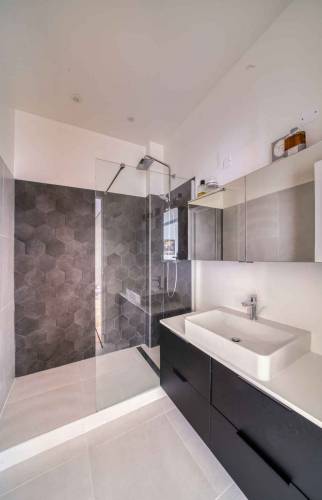 confiez la rénovation de votre salle de bain à paris à des experts ! conseils personnalisés, matériaux de qualité et finitions soignées pour transformer votre espace selon vos envies.