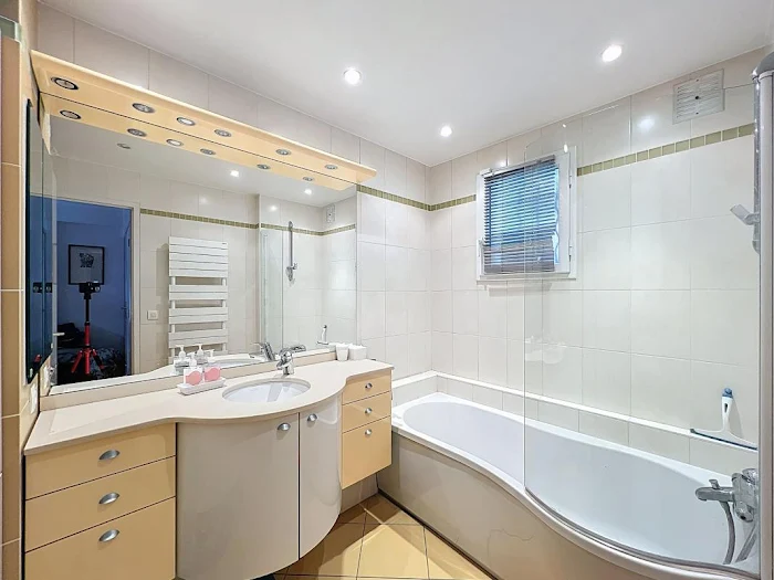 confiez la rénovation de votre salle de bain au thillay à des professionnels qualifiés. modernisez votre espace avec des solutions sur mesure, travaux rapides et finitions de qualité.