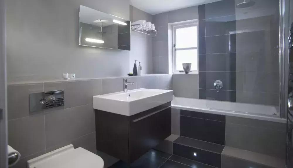 confiez la rénovation de votre salle de bains à des professionnels à 91220. modernisez votre espace avec des solutions sur-mesure, du conseil à la réalisation. devis gratuit et travaux de qualité !