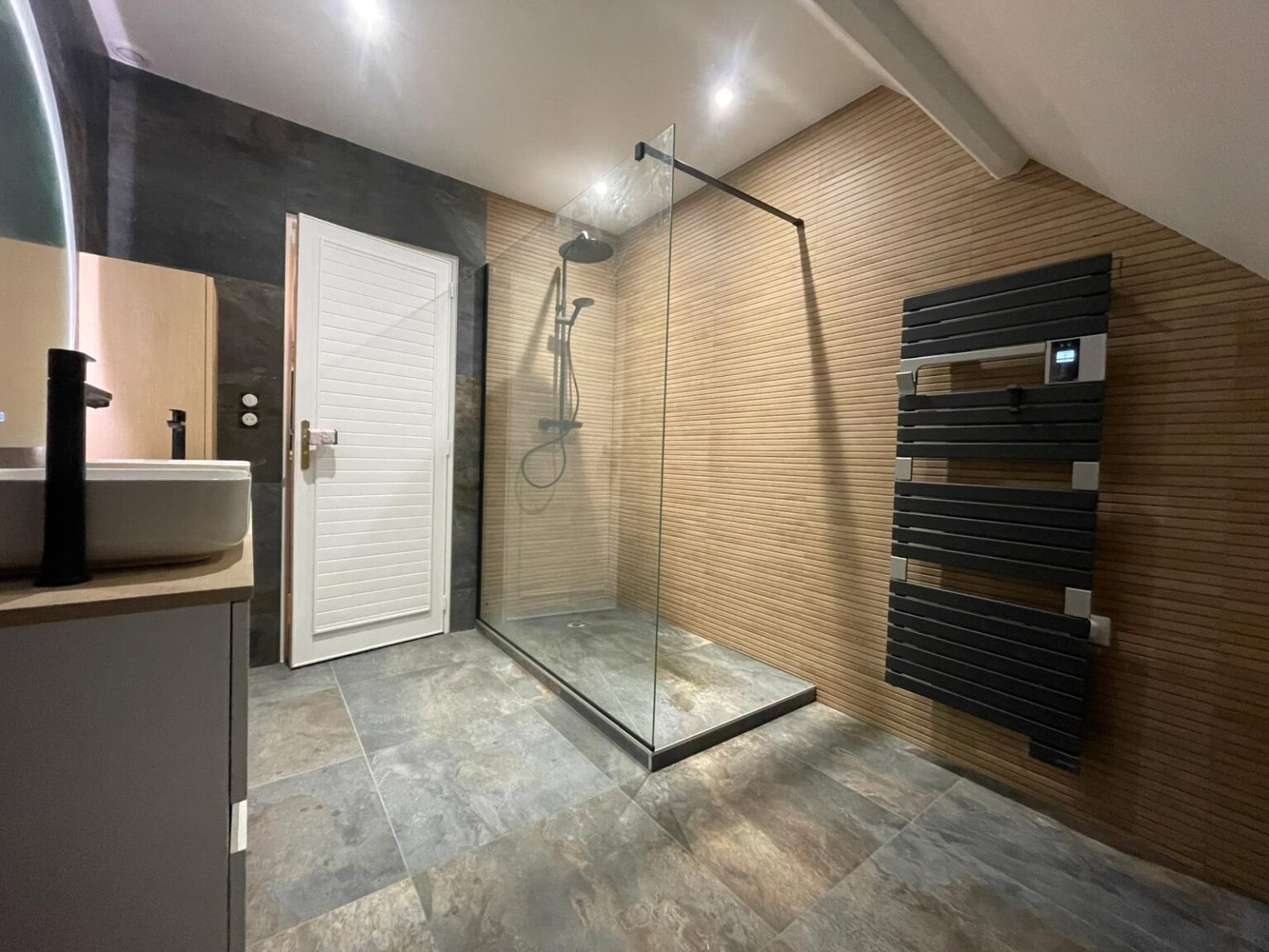 confiez la rénovation de votre salle de bains à lardy à des experts. modernisez votre espace avec des solutions sur-mesure, des matériaux de qualité et un accompagnement professionnel pour un résultat à la hauteur de vos attentes.