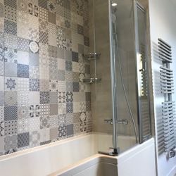 confiez la rénovation de votre salle de bains à molières (91470) à nos experts. solutions sur-mesure, conseils personnalisés et finitions de qualité pour un espace moderne et fonctionnel.