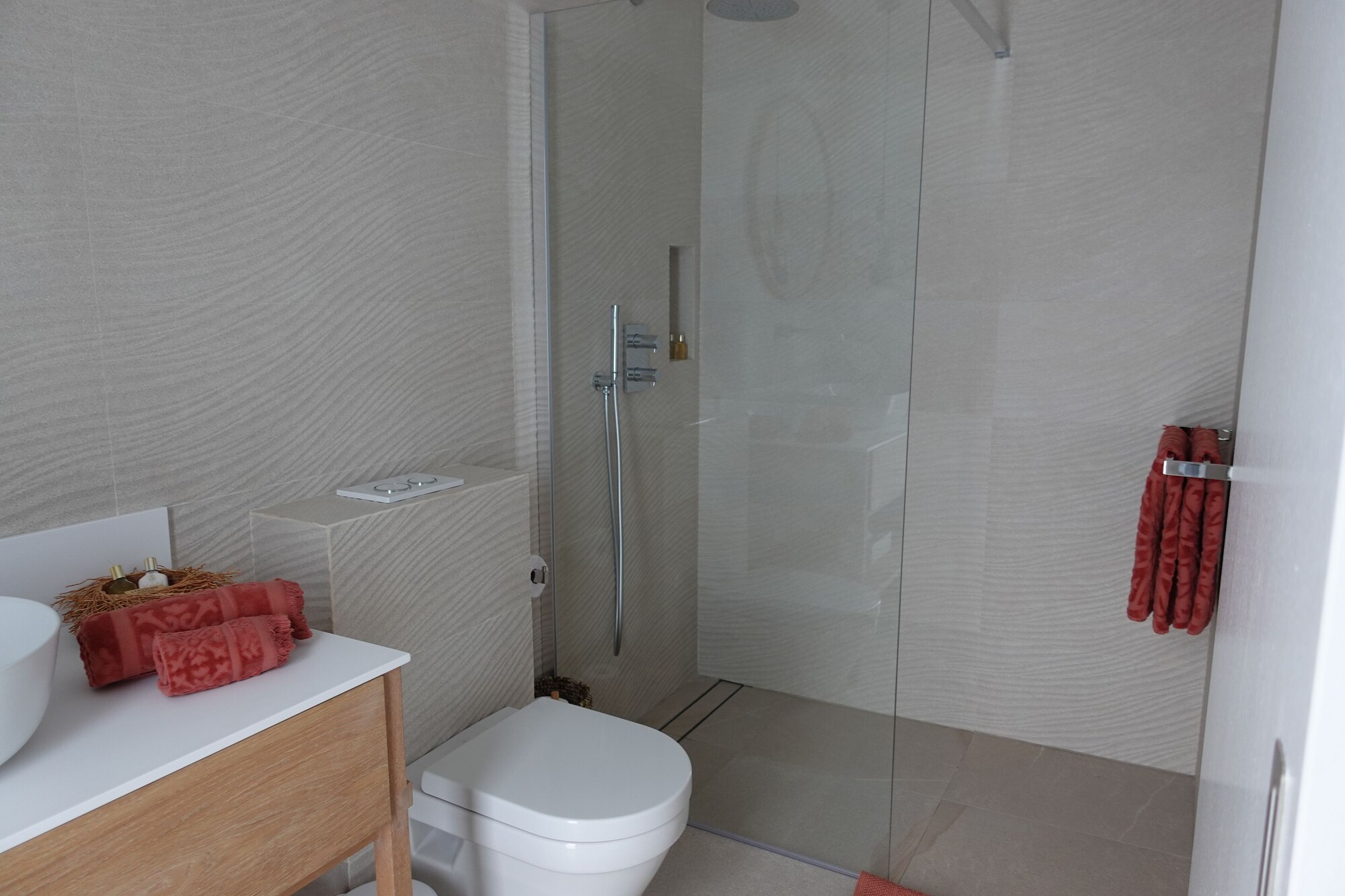 confiez la rénovation de votre salle de bains à saint-barthélemy à des experts en 2025. conseils personnalisés, matériaux de qualité et transformation sur mesure pour votre espace bien-être.