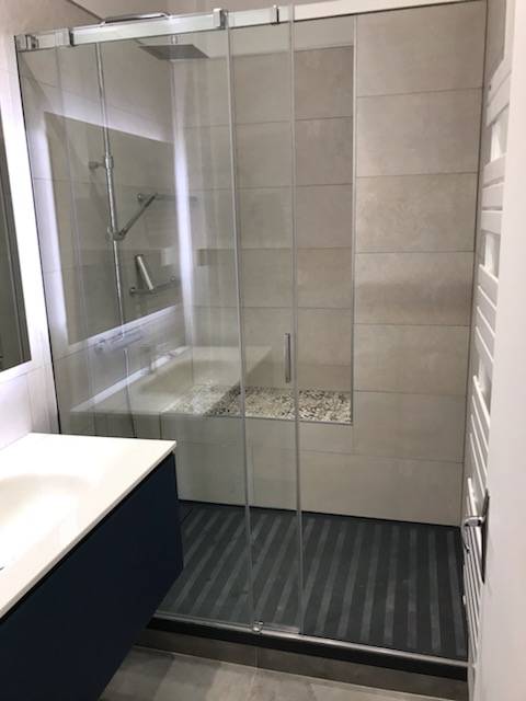 confiez la rénovation de votre salle de bains à saint-rémy-l'honoré en 2025 à des experts. solutions sur-mesure, matériaux de qualité et finitions impeccables pour un espace moderne et fonctionnel.