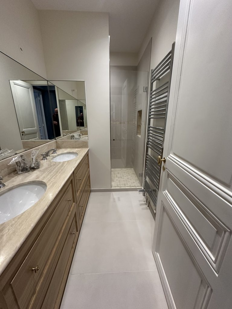 confiez la rénovation de votre salle de bains à thomery en 2025 à des experts qualifiés. solutions sur-mesure, matériaux de qualité et accompagnement personnalisé pour un espace moderne et fonctionnel.