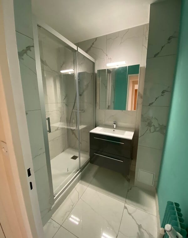 confiez la rénovation de votre salle de bains à verneuil-sur-seine à des experts. modernisation, agencement et conseils personnalisés pour une pièce d’eau confortable, fonctionnelle et design.