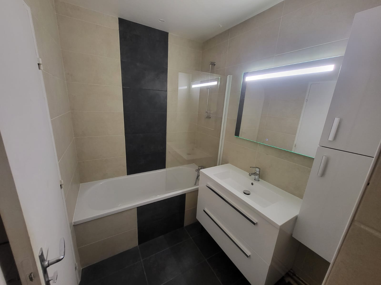 découvrez nos solutions de rénovation de salle de bains à vieux-champagne en 2025 : modernisez votre espace avec des conseils d'experts, des matériaux de qualité et une installation professionnelle adaptée à vos besoins.