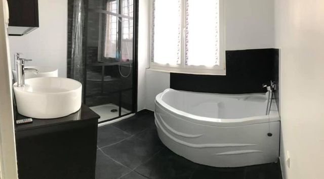 confiez la rénovation de votre salle de bains à villeneuve-le-comte en 2025 à des experts. modernisation, optimisation de l’espace et solutions sur mesure pour un espace confortable et élégant. demandez votre devis gratuit dès maintenant !