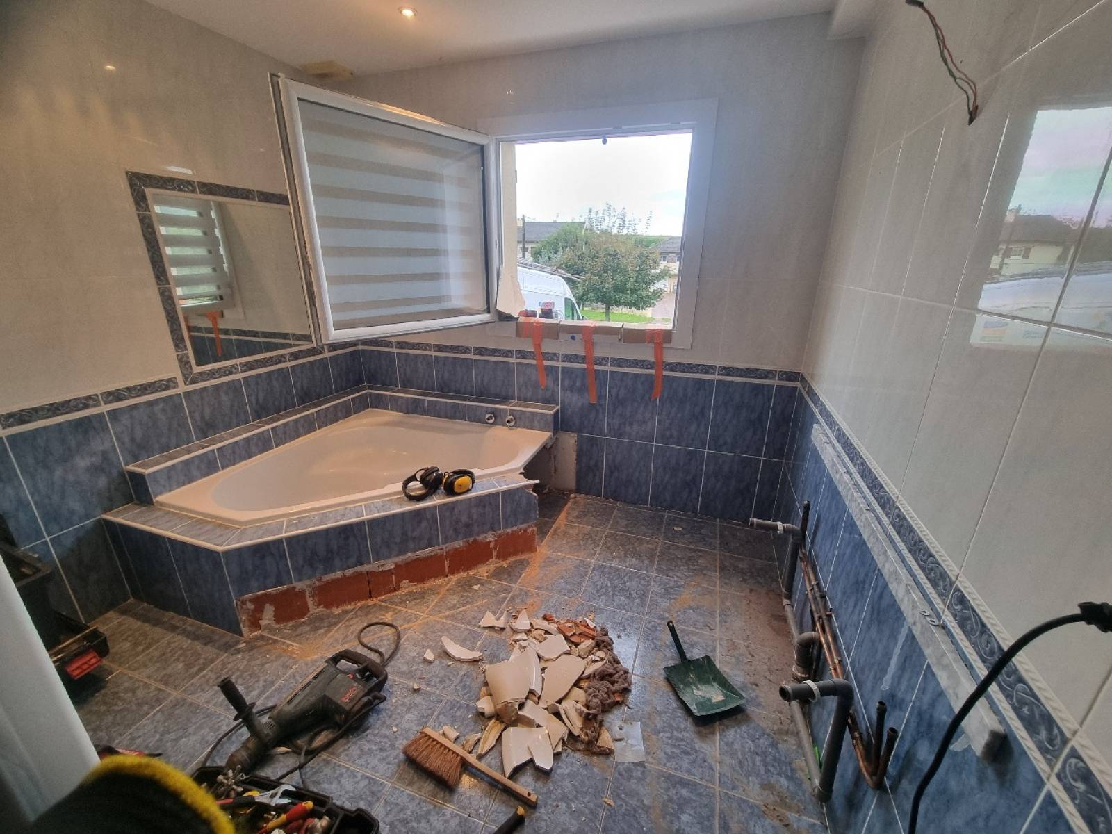 confiez la rénovation de votre salle de bains à villeneuve-sous-dammartin à des professionnels qualifiés. bénéficiez de conseils personnalisés, de travaux soignés et d’un résultat à la hauteur de vos attentes !