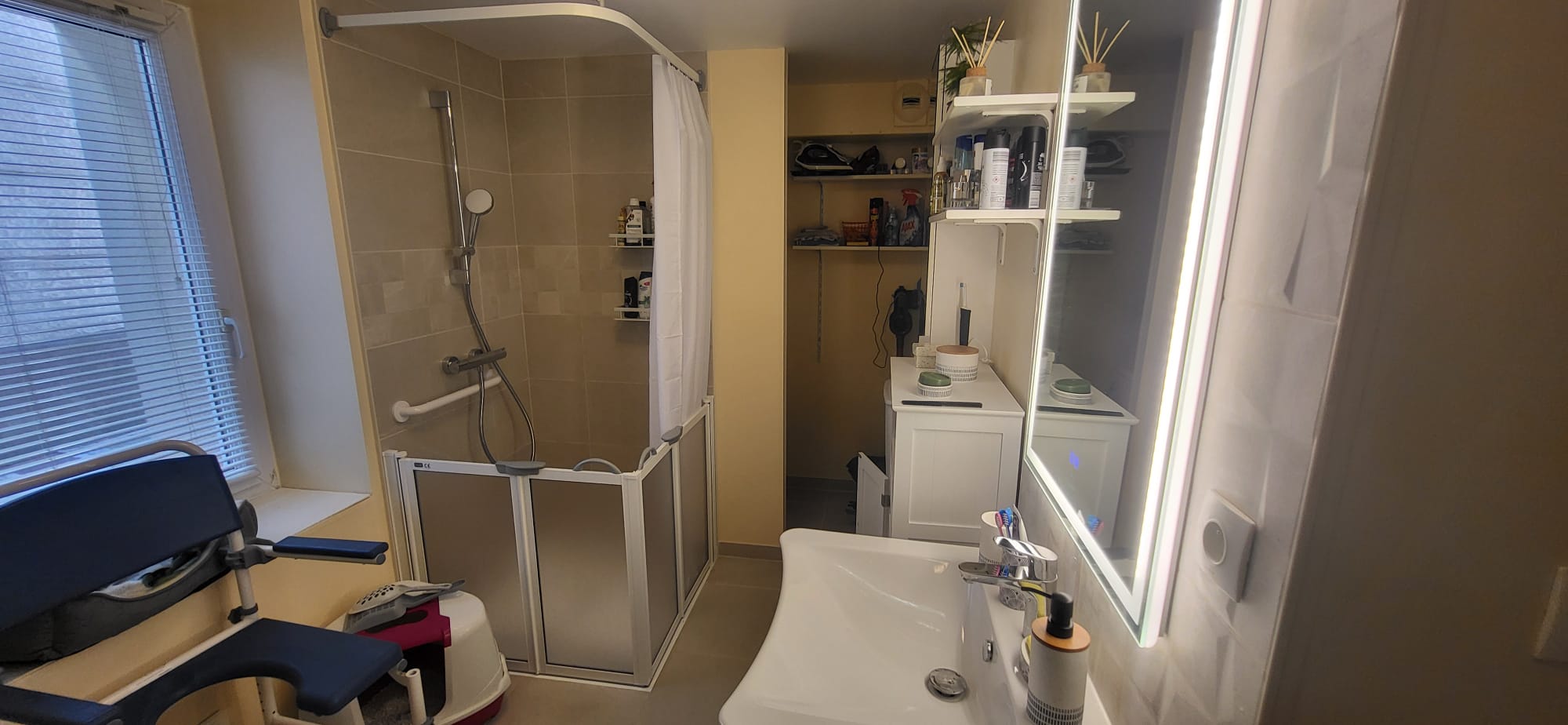 transformez votre salle de bains à villiers-le-mahieu en 2025 avec notre service de rénovation sur mesure. devis gratuit, conseils personnalisés et réalisations de qualité pour une pièce d'eau moderne et fonctionnelle !