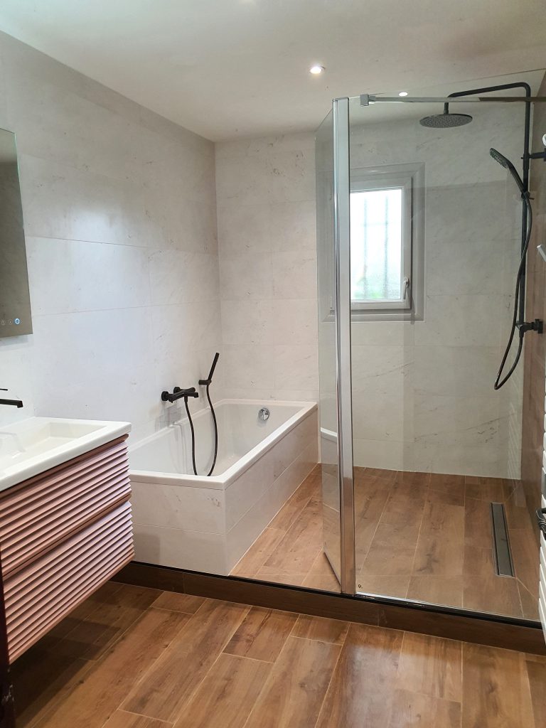 confiez la rénovation de votre salle de bains à villiers-le-mahieu en 2025 à des experts : design moderne, optimisation de l’espace et prestations de qualité. devis gratuit et travaux sur mesure !