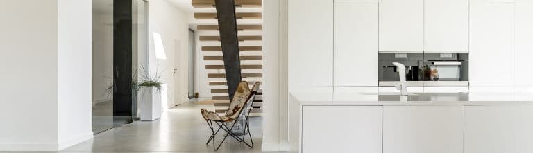 découvrez nos conseils pour la rénovation du sol de votre cuisine : matériaux adaptés, astuces de pose et idées déco pour un sol résistant, moderne et facile d’entretien.