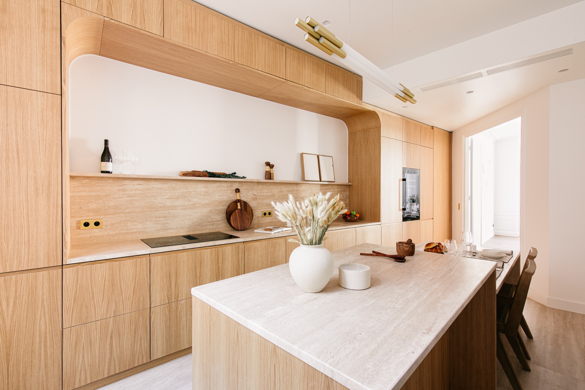 confiez votre projet de rénovation sur mesure à paris 16 à des experts. solutions personnalisées, qualité supérieure et accompagnement complet pour transformer votre intérieur selon vos envies.