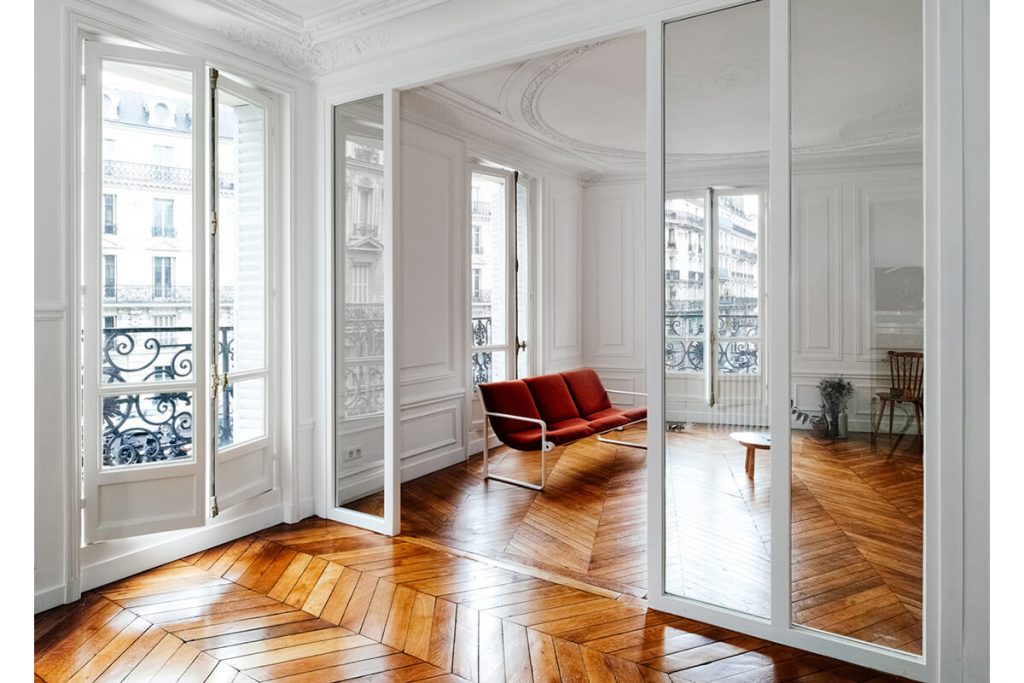 découvrez nos conseils et étapes clés pour rénover un appartement haussmannien, alliant charme de l’ancien et confort moderne. optimisez l’espace, préservez les moulures, parquets et cheminées d’époque, et valorisez votre bien immobilier historique.