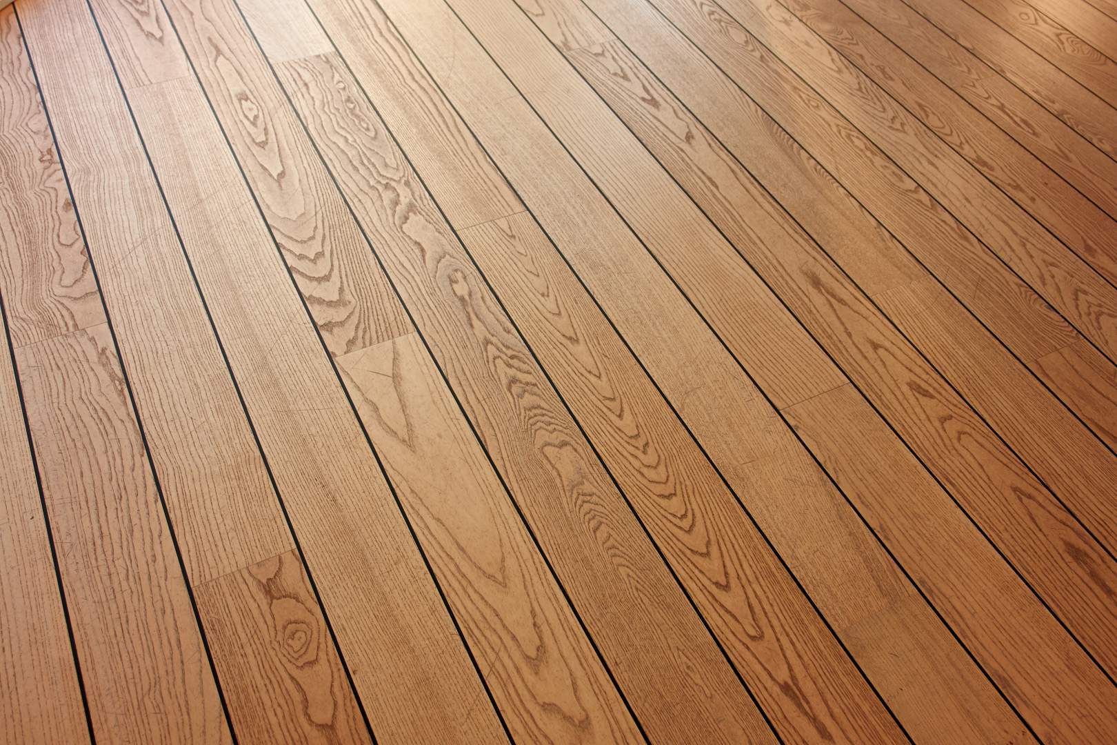 découvrez nos services professionnels de retraitement de parquet : restauration, ponçage et finition pour redonner éclat et durabilité à vos sols en bois. devis gratuit et intervention rapide !