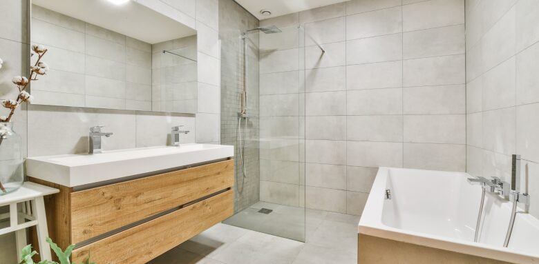 découvrez des astuces économiques pour rénover ou aménager votre salle de bain sans vous ruiner. profitez de conseils pratiques pour économiser sur les matériaux, l’eau et l’énergie au quotidien !