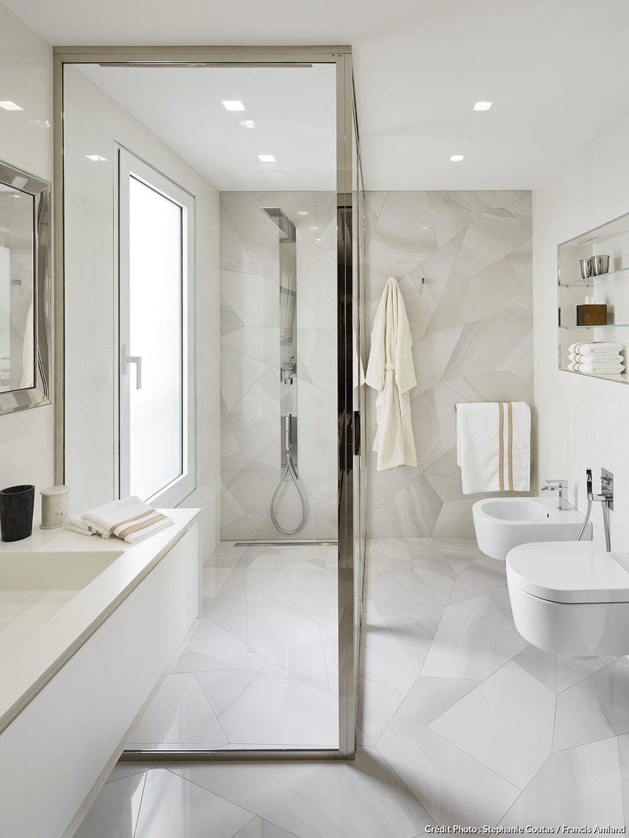 découvrez des idées et inspirations pour aménager une salle de bain moderne : astuces déco, matériaux tendance et conseils pour créer un espace élégant et fonctionnel.