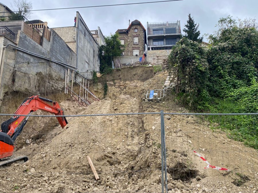 découvrez comment stopper les travaux bruyants de votre voisin en respectant la loi. conseils pratiques, démarches légales et solutions pour préserver votre tranquillité.