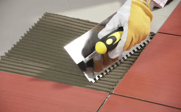 découvrez les tarifs d’un carreleur : prix au m², conseils pour bien choisir votre professionnel, estimation des coûts de pose de carrelage et astuces pour optimiser votre budget rénovation.