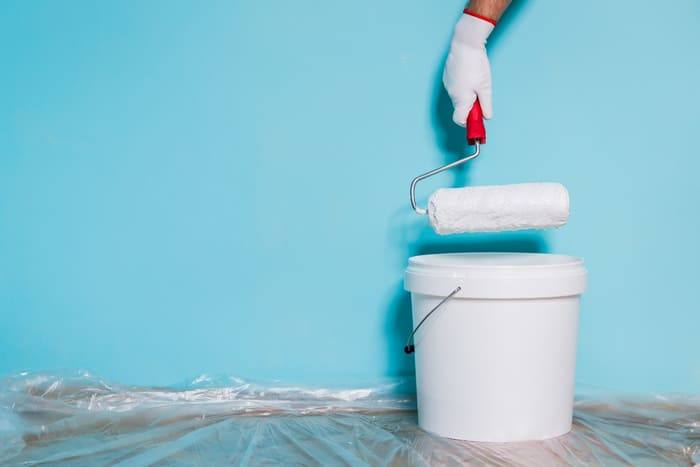 découvrez le tarif au m² pour la pose d'enduit et de peinture : prix moyens, facteurs influençant le coût, conseils pour estimer votre budget travaux en 2024.