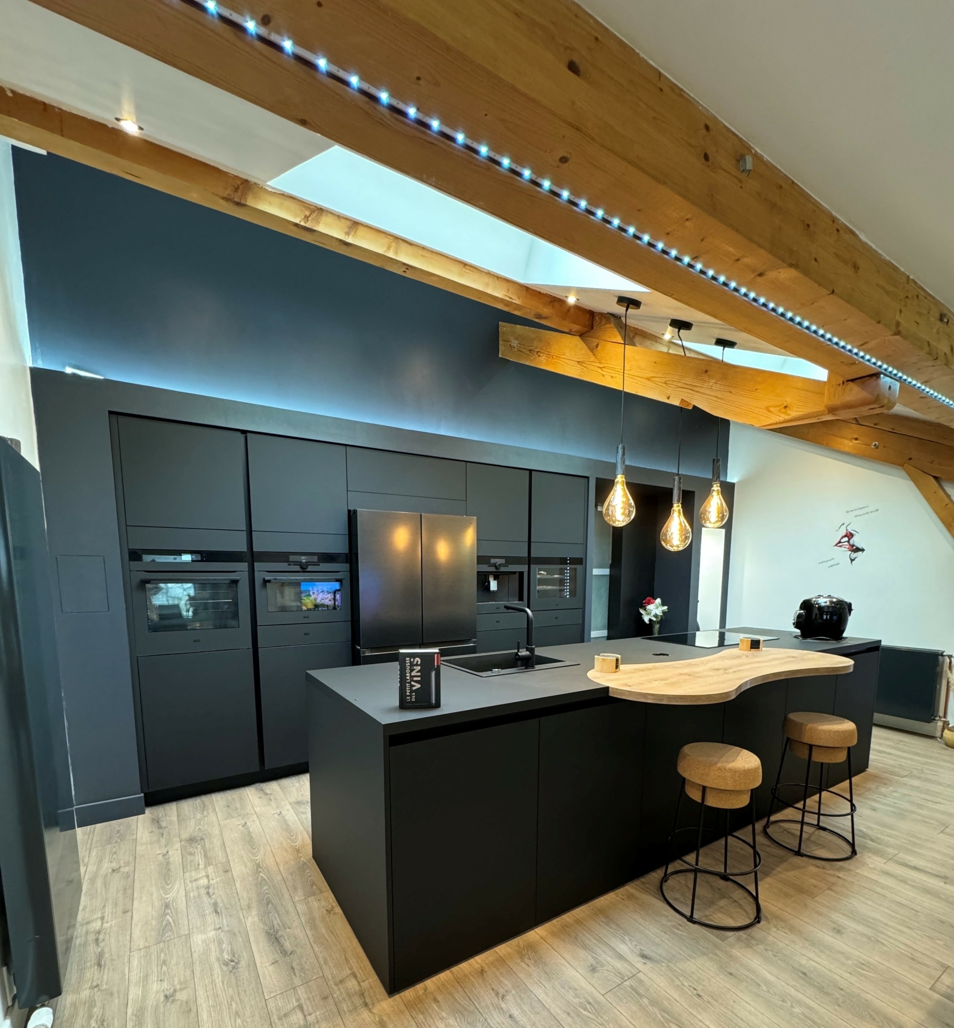 découvrez les dernières tendances cuisine : couleurs, matériaux, aménagements et astuces pour moderniser votre espace culinaire avec style en 2024.