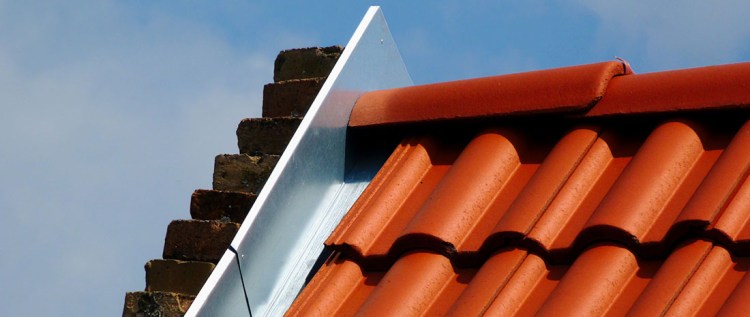 découvrez tout ce qu’il faut savoir sur la toiture : matériaux, entretien, isolation et conseils pour une couverture durable et esthétique de votre maison.