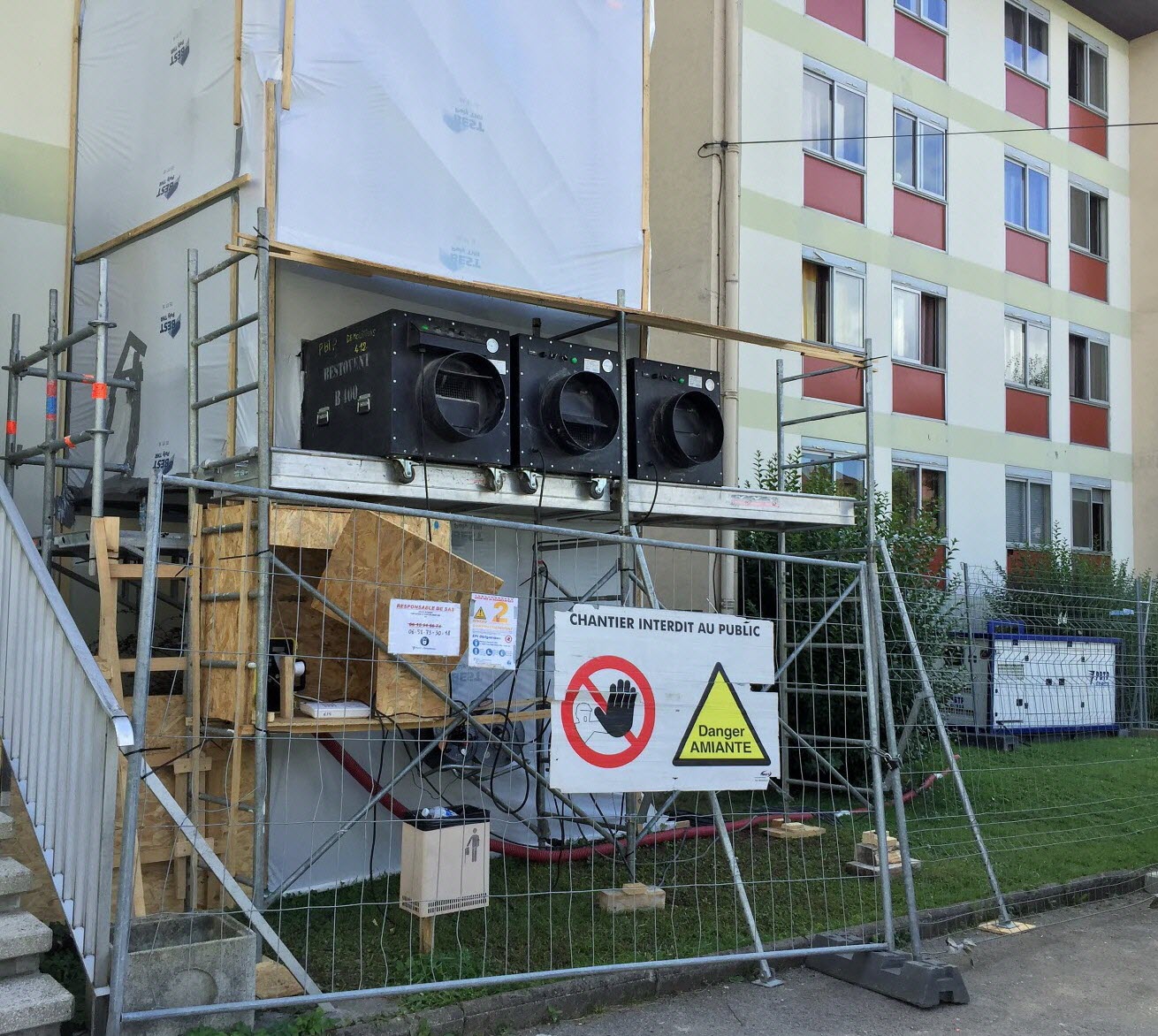 découvrez comment gérer et limiter les nuisances liées aux travaux bruyants, quelles sont les réglementations en vigueur et les bonnes pratiques pour préserver la tranquillité de votre environnement.