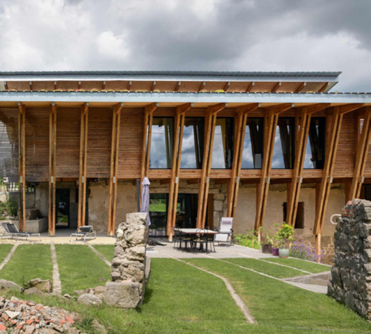 découvrez nos services de travaux et constructions en bois à paris : conception, réalisation et rénovation sur-mesure pour particuliers et professionnels. qualité, expertise et respect des délais garantis.