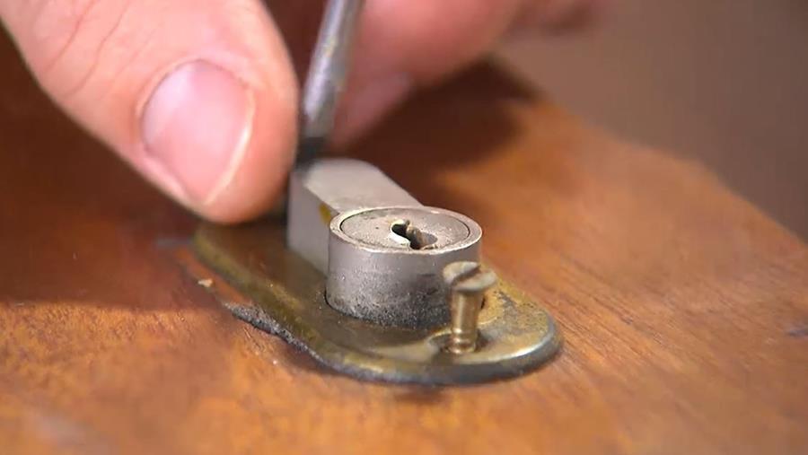 découvrez comment réaliser des travaux sans argent grâce à nos astuces et conseils : solutions économiques, entraide, récupération et alternatives pour rénover ou améliorer votre logement à moindre coût.