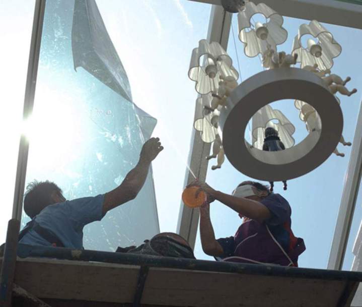 découvrez nos services de vitrerie à paris : remplacement de vitres, pose de double vitrage, dépannage rapide 7j/7. artisan vitrier qualifié, devis gratuit et intervention dans tous les arrondissements.