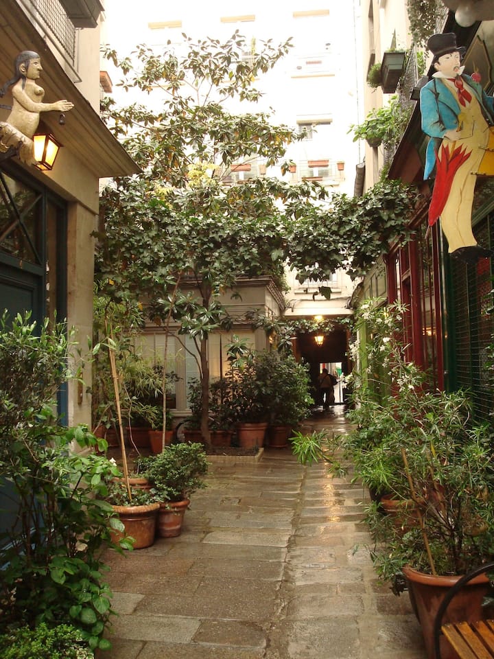 découvrez un appartement a+ dans le 3ème arrondissement de paris, proche du marais, alliant charme authentique et emplacement central idéal pour un séjour inoubliable.