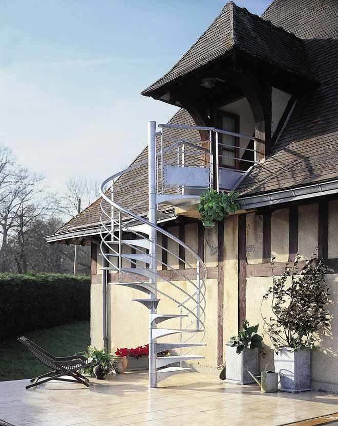 découvrez nos solutions pratiques et sécurisées pour un accès facile à vos combles, optimisez l'espace et facilitez vos travaux d'aménagement.