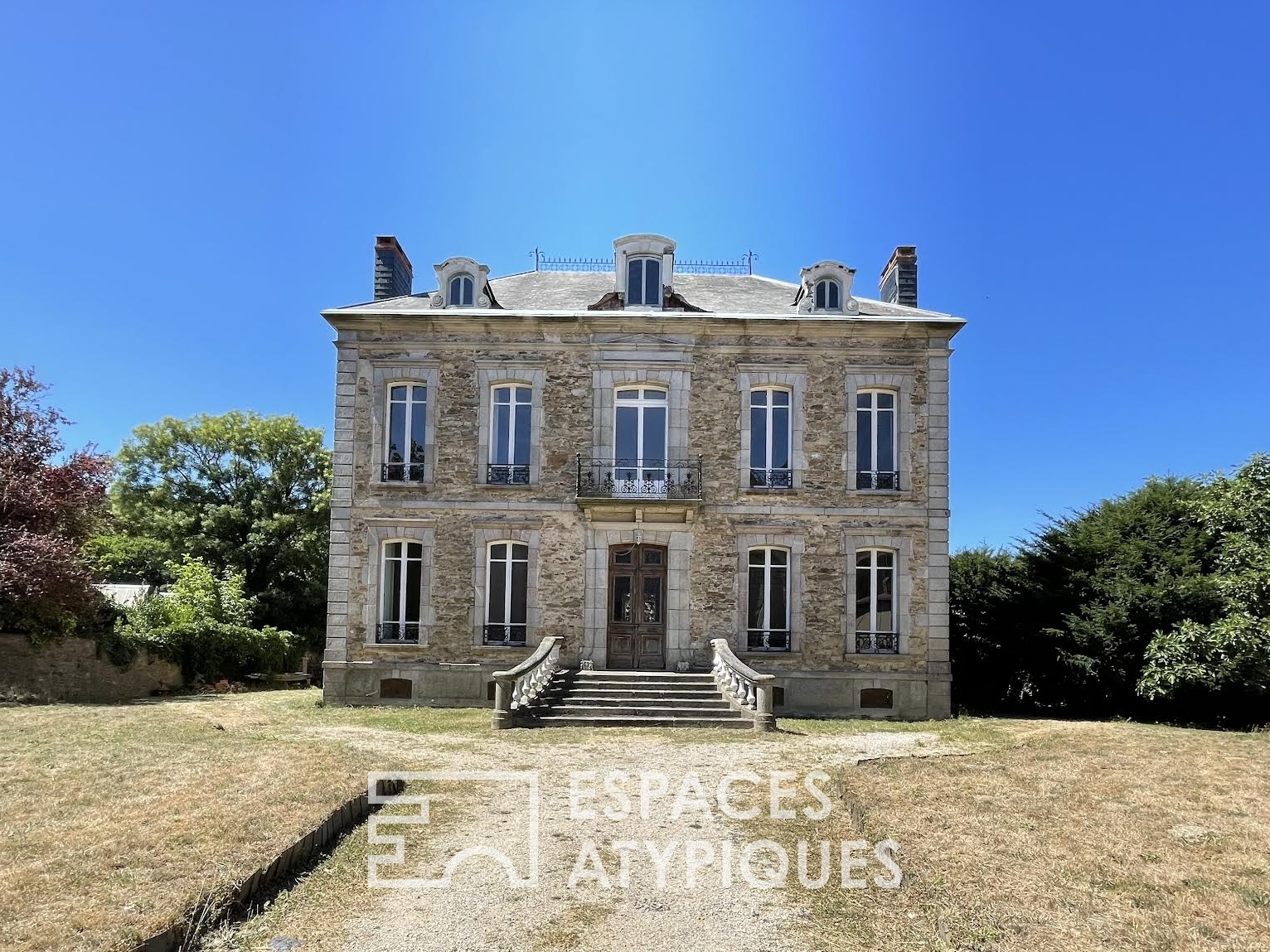 découvrez nos offres d'achat de châteaux à rénover près de paris. profitez d'un cadre exceptionnel pour créer votre résidence de rêve à quelques minutes de la capitale.