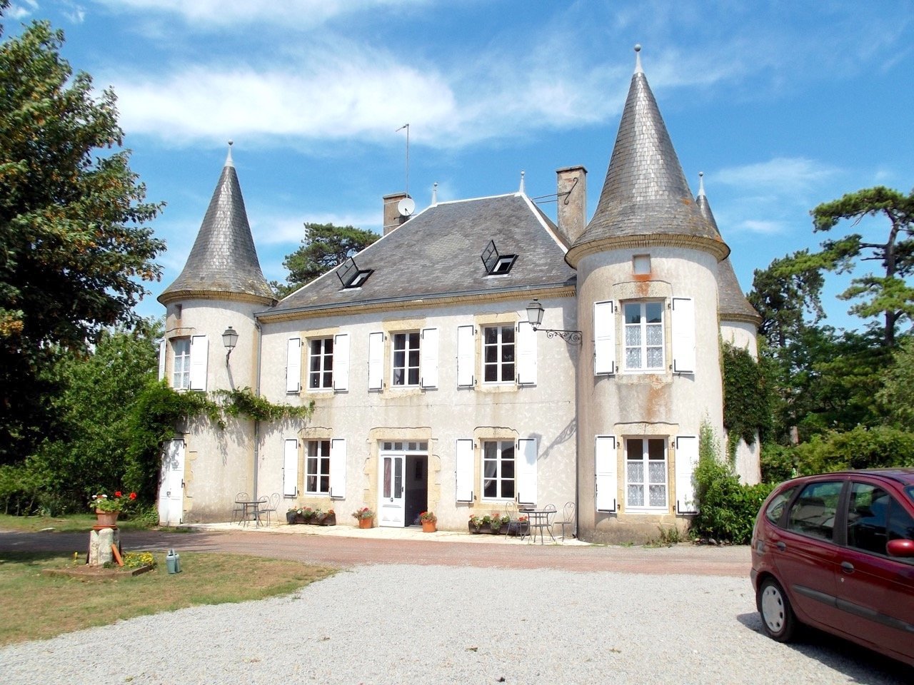 découvrez notre sélection de châteaux à rénover près de paris, idéaux pour un investissement unique alliant charme historique et potentiel de rénovation.