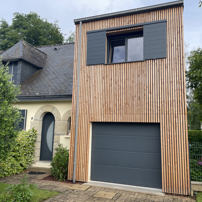 agrandissez votre maison en bois pour gagner de l'espace et valoriser votre habitat grâce à des solutions durables et esthétiques.