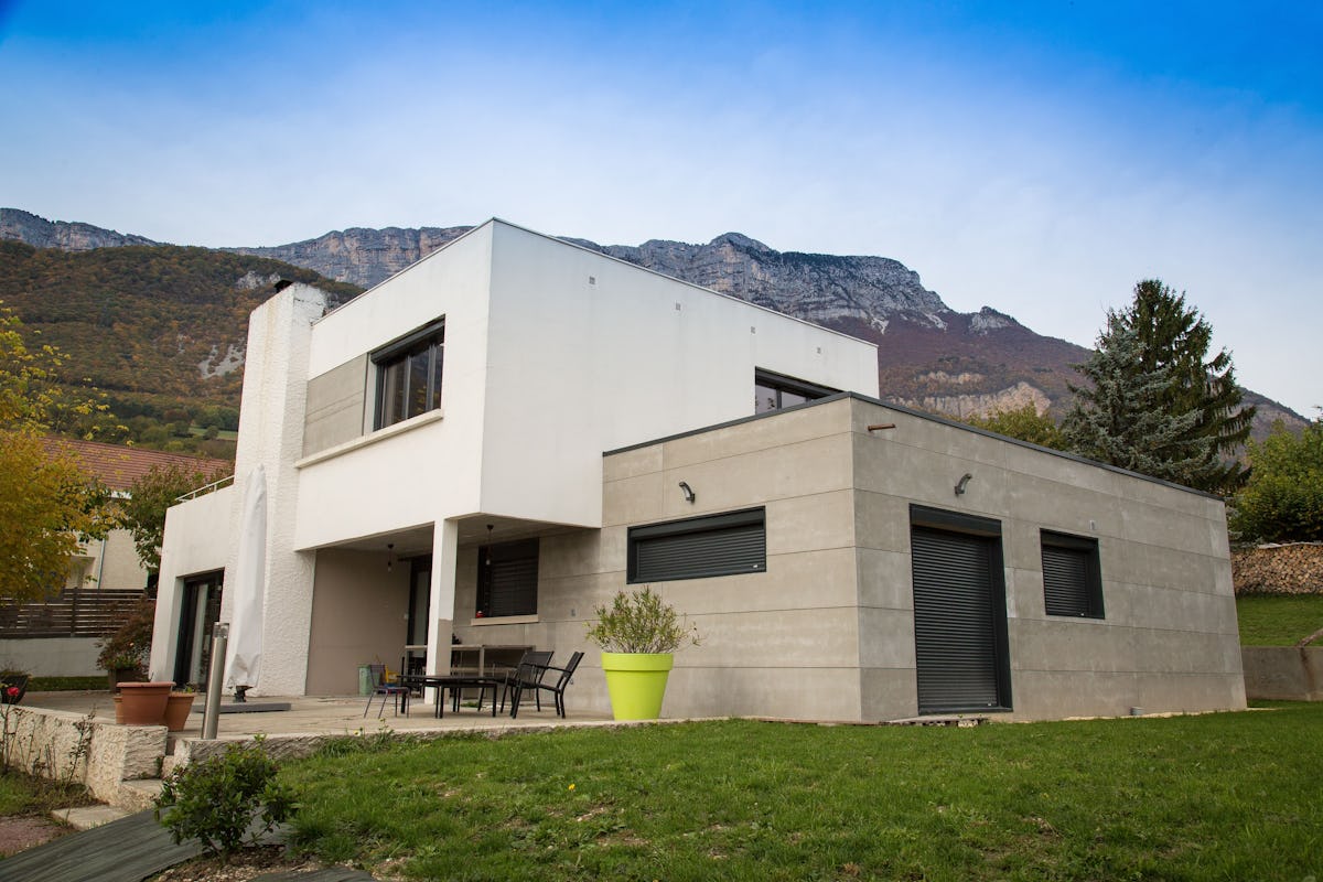 découvrez comment agrandir votre maison sans déménager grâce à des solutions simples et efficaces d'extension et d'aménagement.