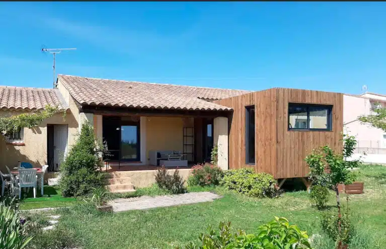 découvrez comment agrandir votre maison sans déménagement grâce à des astuces simples et des solutions adaptées pour gagner de l'espace et améliorer votre confort.