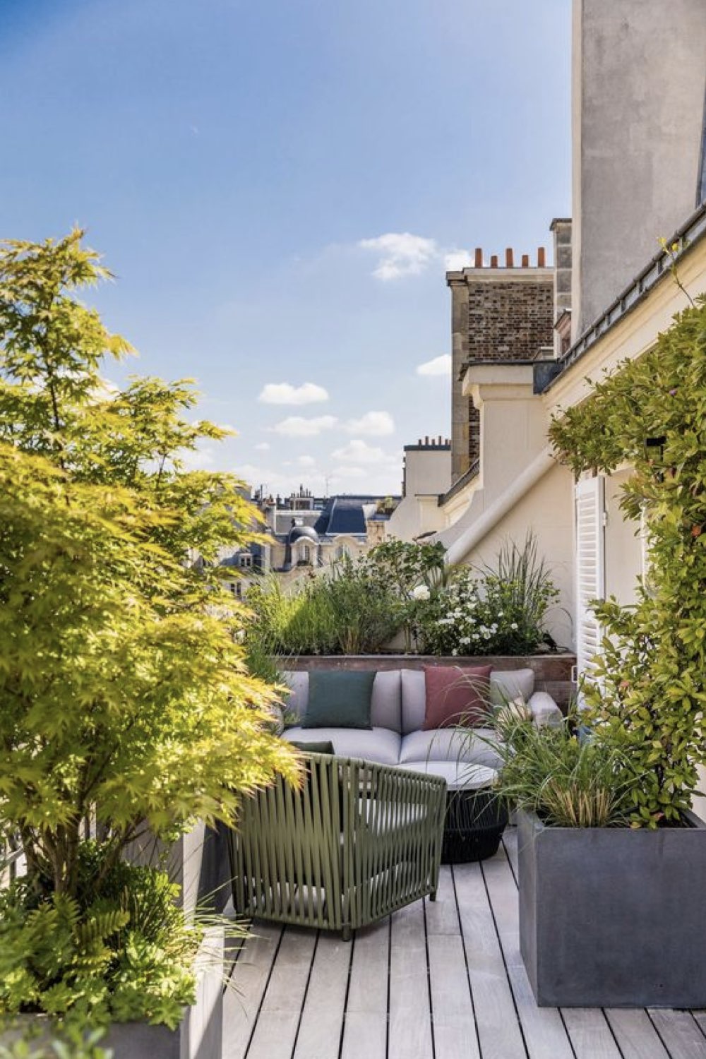 découvrez des idées et conseils pratiques pour l'aménagement de votre balcon ou terrasse, afin de créer un espace extérieur confortable et design.