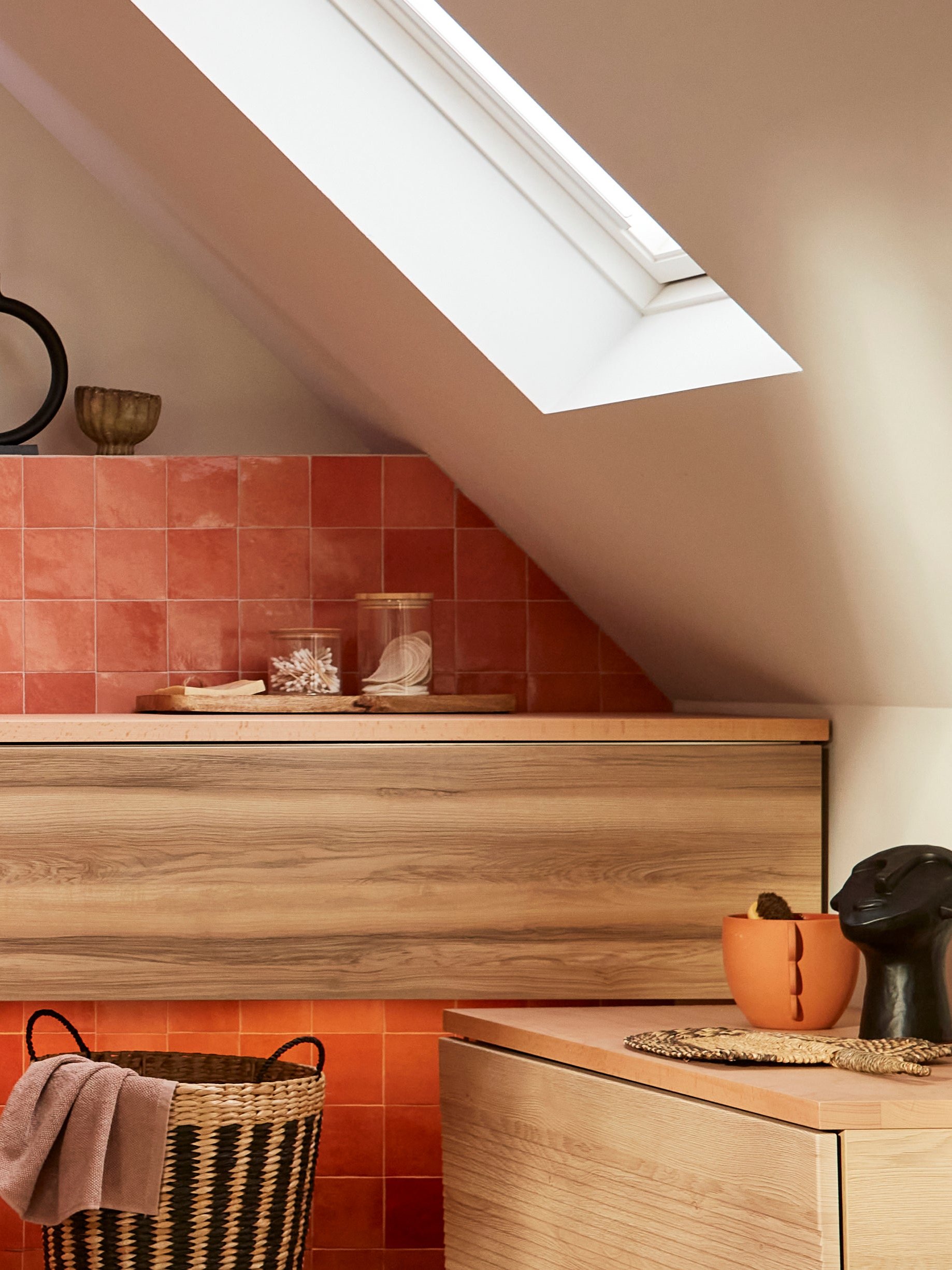 optimisez vos 50m² de combles avec des solutions d'aménagement intelligentes pour un espace fonctionnel et agréable.