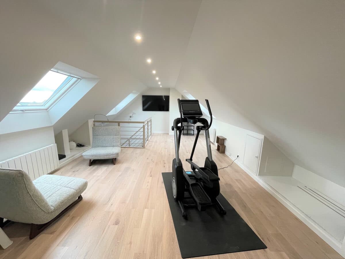 découvrez nos solutions d'aménagement de combles pour optimiser votre espace de vie. transformez vos combles en pièces confortables et fonctionnelles grâce à nos experts.