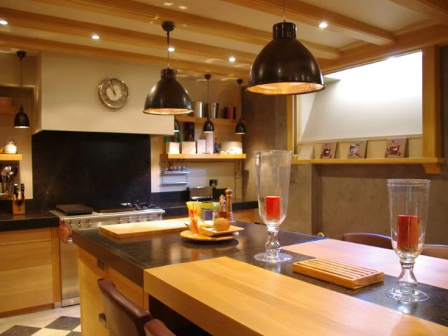 découvrez comment aménager votre sous-sol en une pièce à vivre confortable et fonctionnelle, alliant design et praticité pour optimiser votre espace.